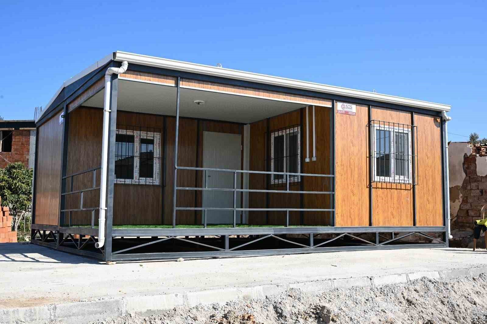 Manisa&rsquo;da yağmurda evleri kullanılamaz hale gelen ailenin yeni yuvası b&uuml;y&uuml;kşehirden
