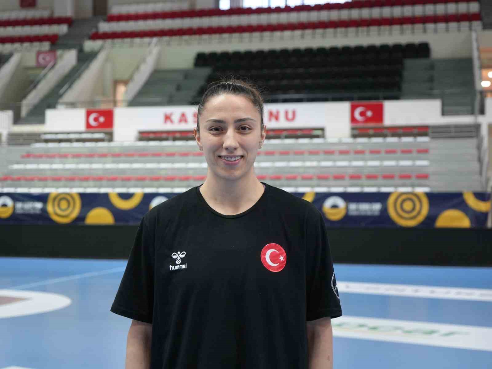 A Milli Kadın Hentbol Takımı, &Ccedil;ekya ma&ccedil;ının hazırlıklarını Kastamonu&rsquo;da s&uuml;rd&uuml;rd&uuml;
