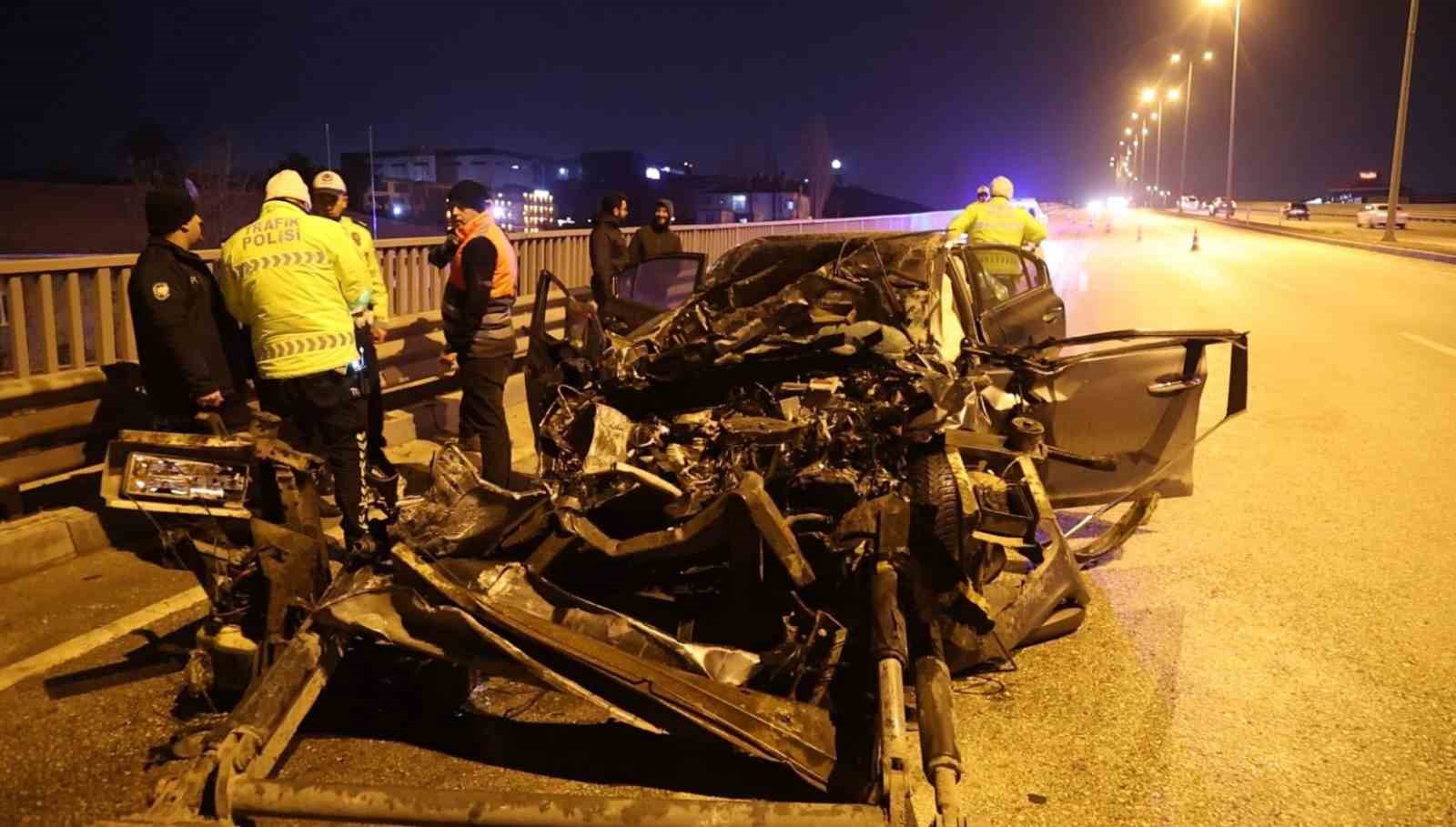 Ankara&rsquo;da tıra arkadan &ccedil;arpan otomobilin s&uuml;r&uuml;c&uuml;s&uuml; ağır yaralandı
