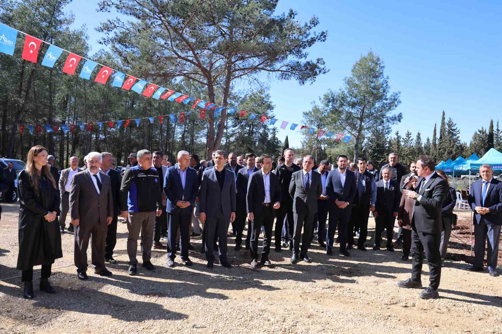 Aksu&rsquo;da Sahipsiz Hayvan Bakımevi ve Doğal Yaşam Alanı&rsquo;nın temeli atıldı
