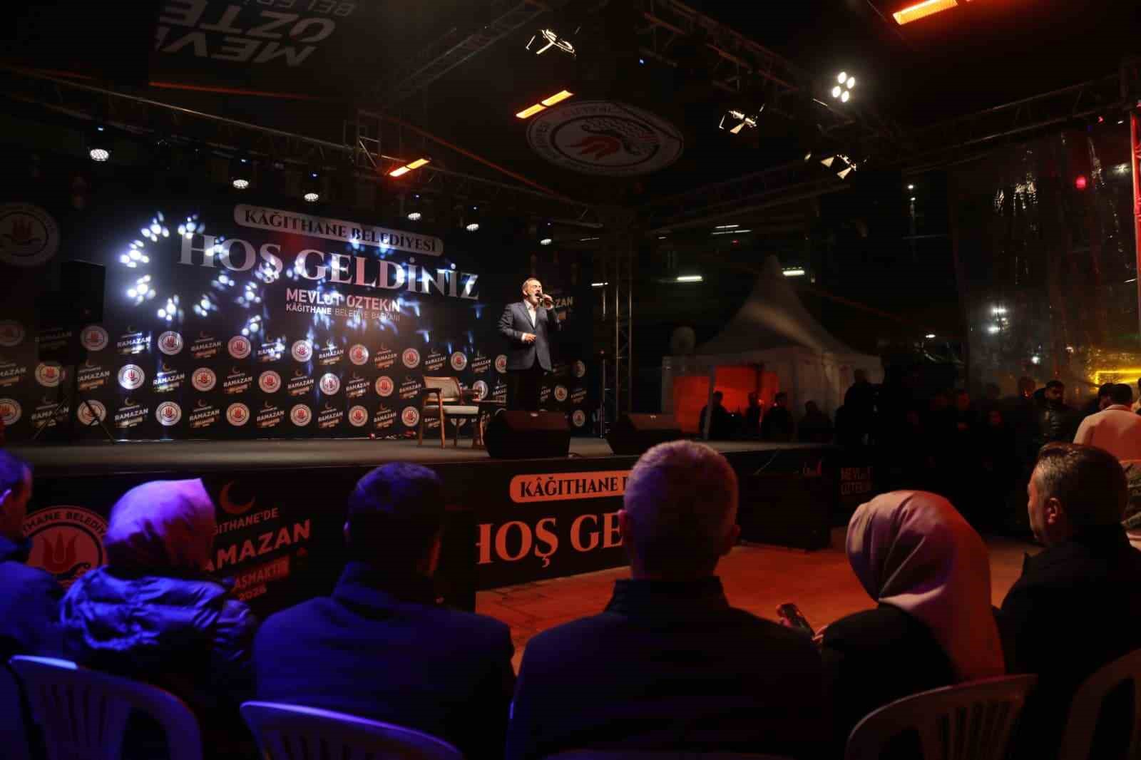 Şair Dursun Ali Erzincanlı Kağıthane&rsquo;de g&ouml;n&uuml;llere hitap etti
