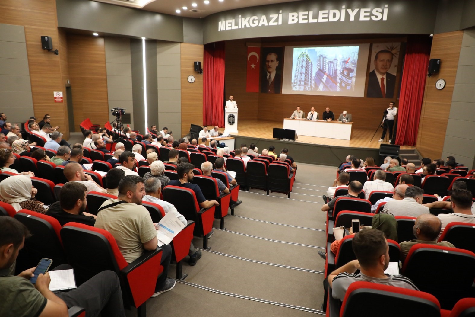 Melikgazi&rsquo;nin kazandıran finans modeli &lsquo;kazan kazan&rsquo;, bir&ccedil;ok ailenin ev sahibi olmasını kolaylaştırdı
