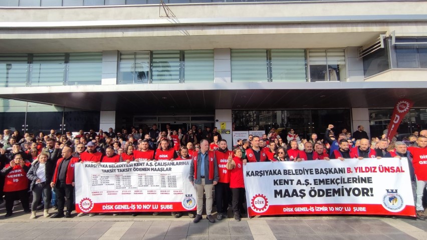 Karşıyaka&rsquo;da 7 aydır maaş alamayan iş&ccedil;iler belediye kapısında