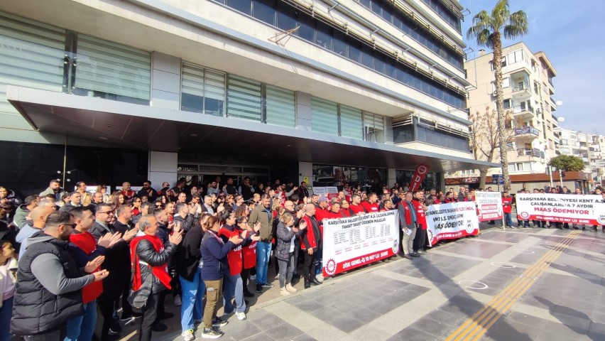 Karşıyaka&rsquo;da 7 aydır maaş alamayan iş&ccedil;iler belediye kapısında