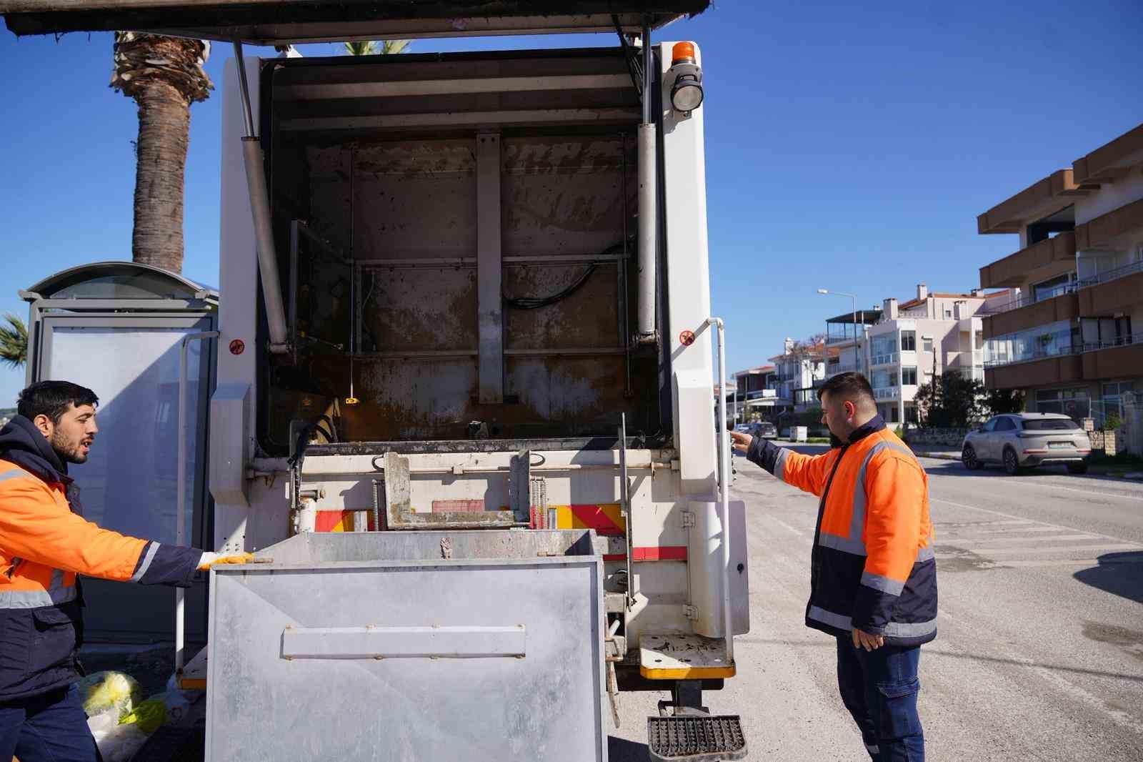 Ayvalık’ta konteynerler yaz öncesi dezenfekte ediliyor