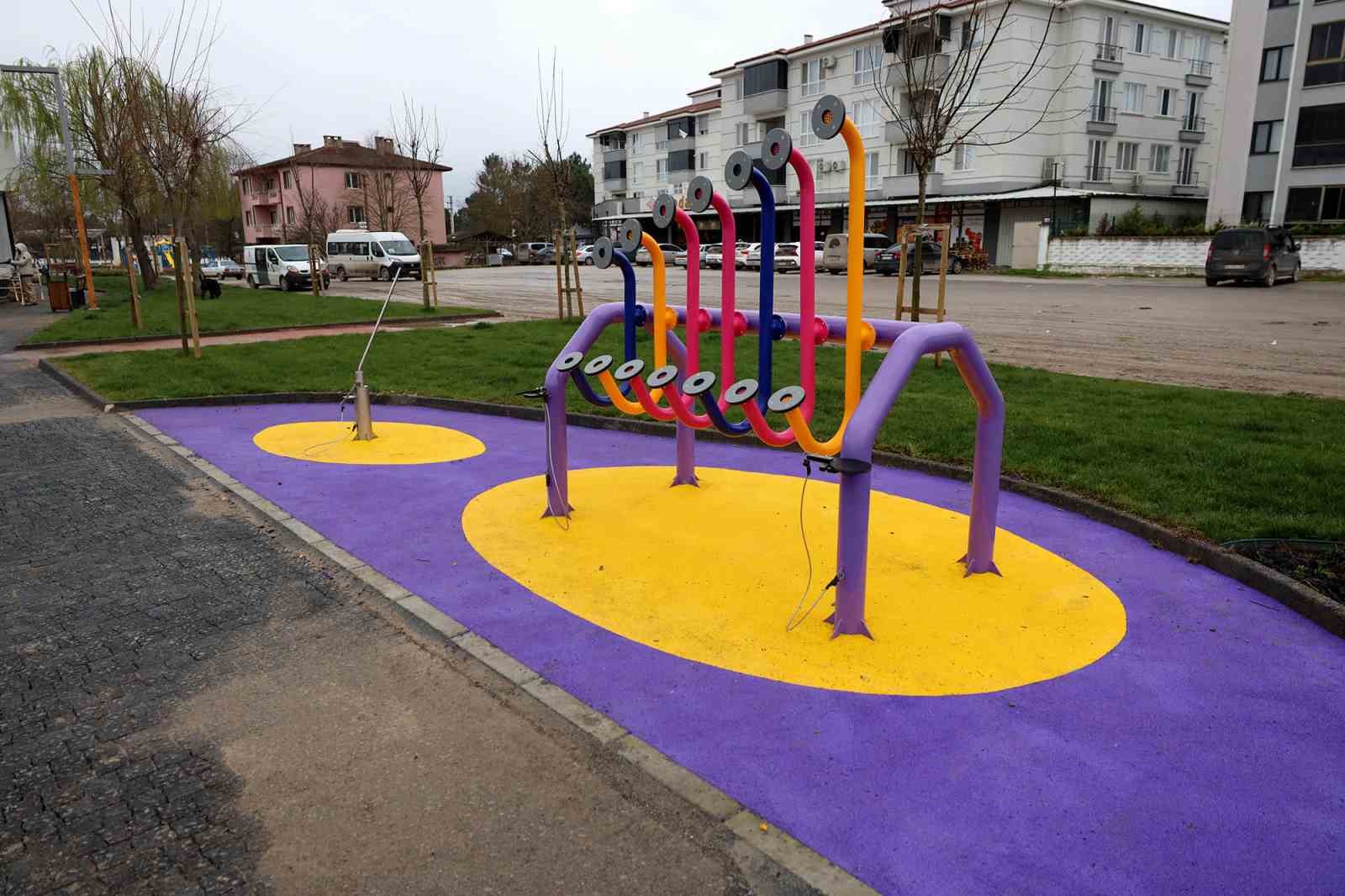 S&ouml;ğ&uuml;tl&uuml;&rsquo;de m&uuml;zikli parkın inşaatına sona gelindi
