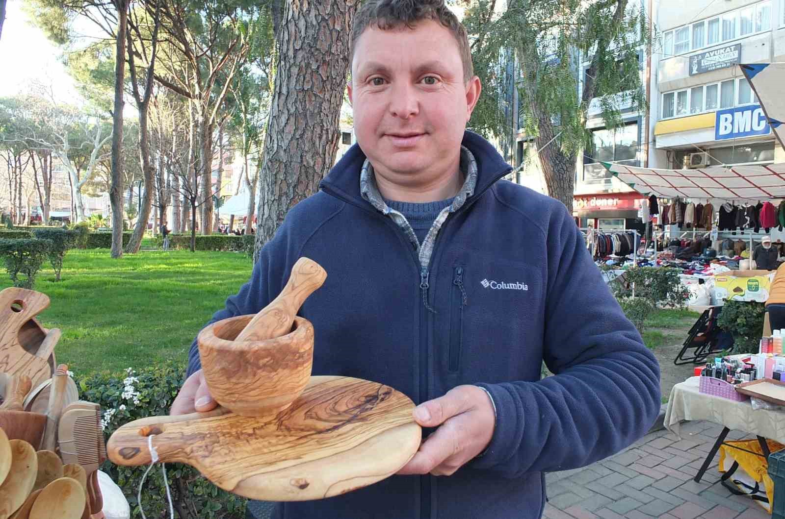 Burhaniye&rsquo;de zeytin odunları mutfak gereci oldu
