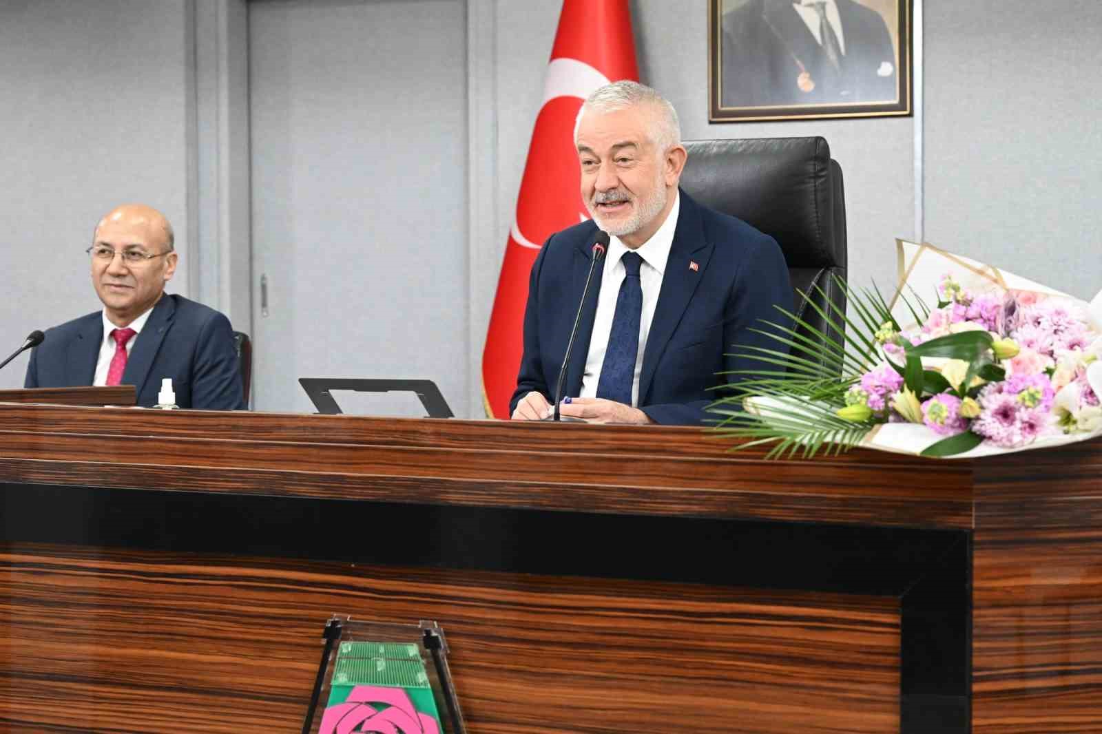 Belediye meclisinde minik misafirler yerel y&ouml;netimi yerinde &ouml;ğrendi
