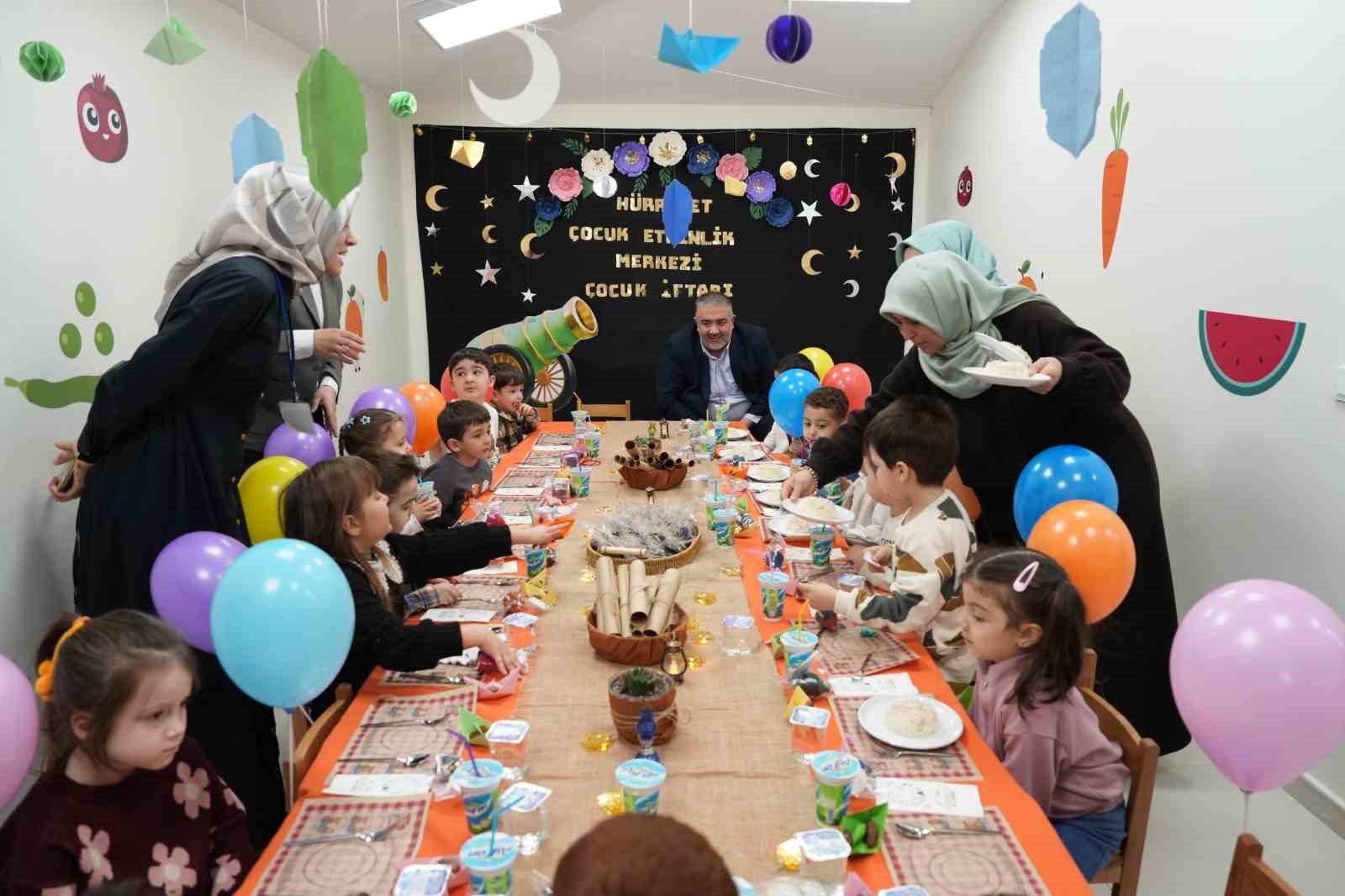 Gaziosmanpaşa&rsquo;da &ccedil;ocuklar tekne orucu tutmanın heyecanını yaşadı
