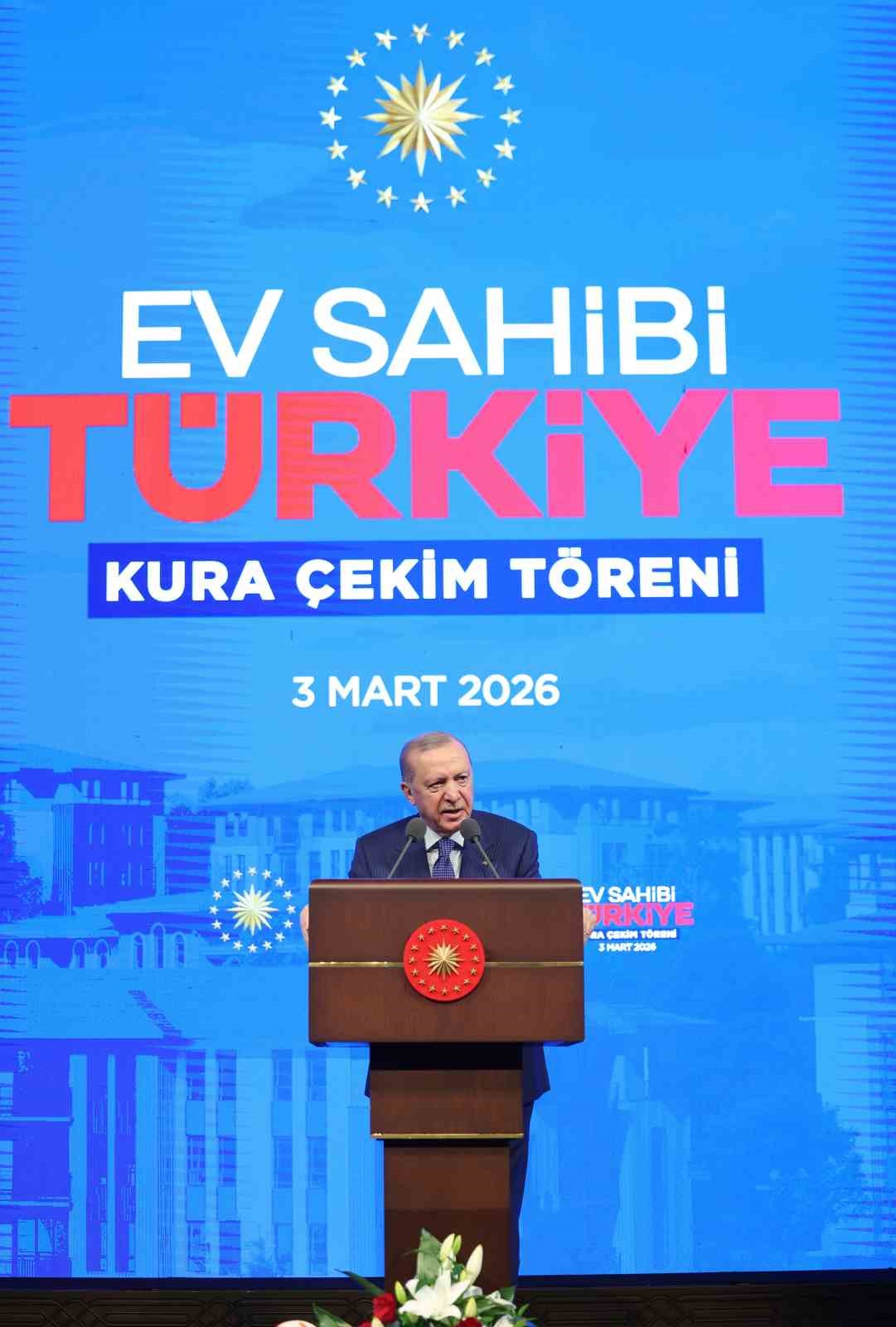 Cumhurbaşkanı Erdoğan: "Elleri &ouml;p&uuml;lesi &ouml;ğretmenlerimize y&ouml;nelik şiddetin hi&ccedil;bir gerek&ccedil;esi hi&ccedil;bir mazereti olamaz"
