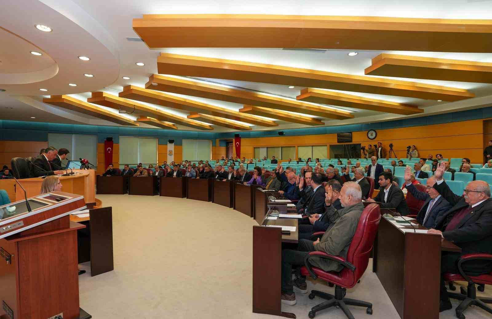 Tarsus Belediyesi Meclisinde yatırım, dayanışma ve yeni projeler &ouml;ne &ccedil;ıktı
