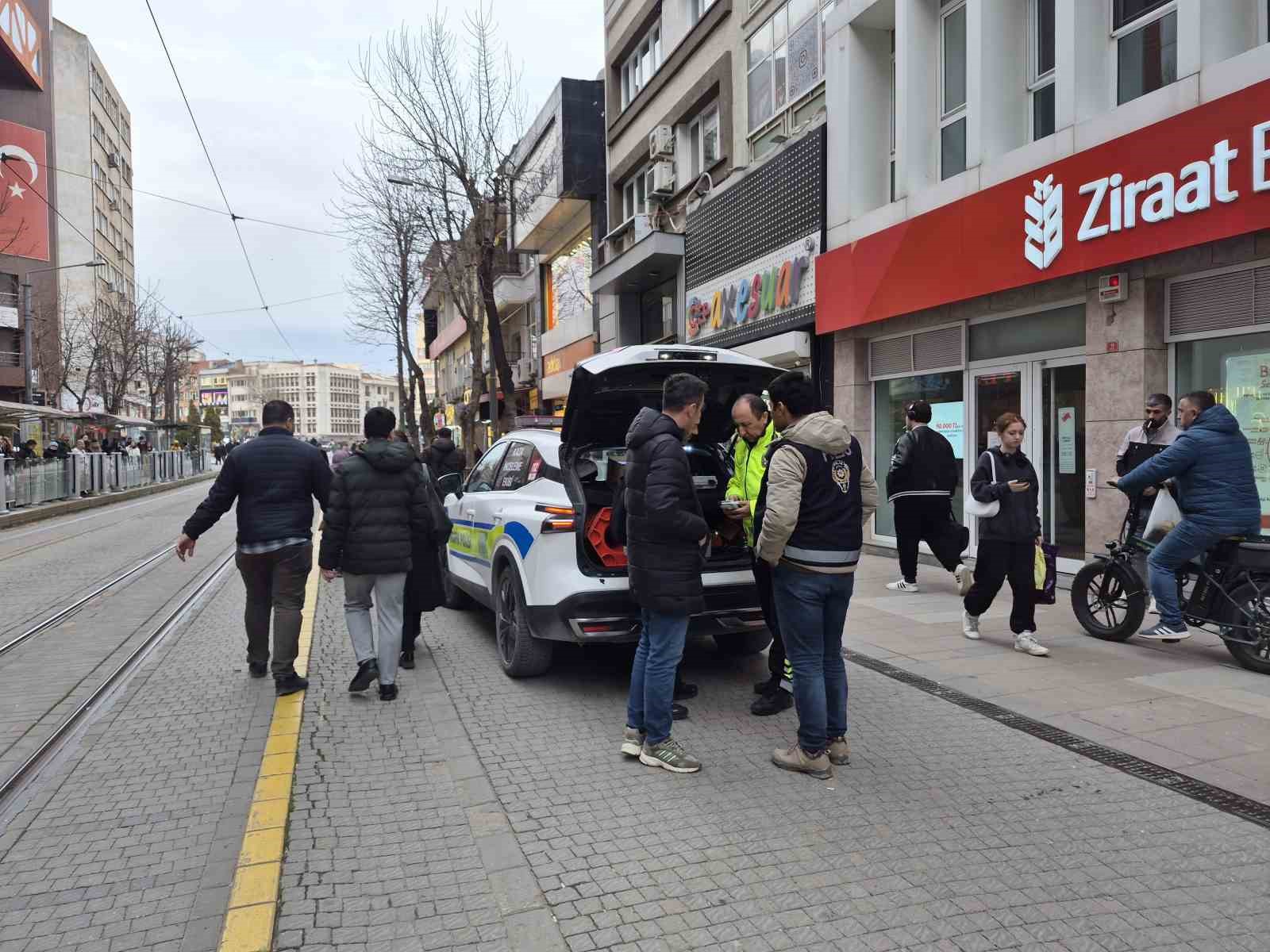 Eskişehir’de tramvayın çarptığı yaşlı adam yaralandı