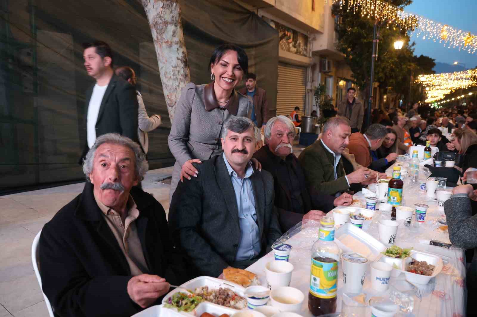 Kozan Kalesi&rsquo;nden atılan topla tarihi &ccedil;arşıda Ramazan coşkusu yaşandı
