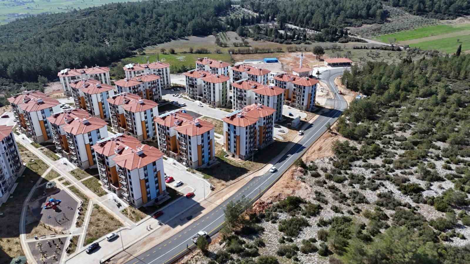 Akçaova TOKİ’de yol sorununu çözüldü