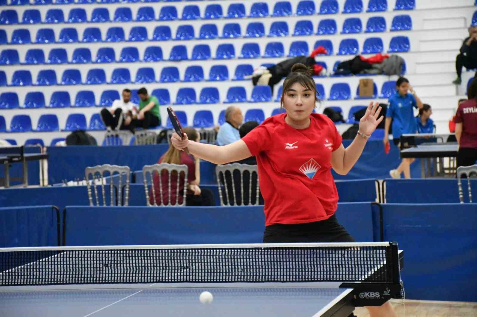 Zonguldak&rsquo;ta raketler şampiyonluk i&ccedil;in parkeye &ccedil;ıktı; 34 ilden 200 sporcu Kozlu&rsquo;da
