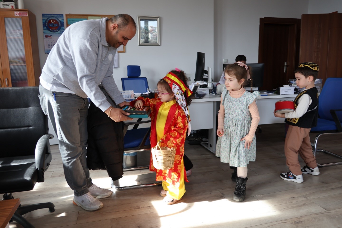 Bilecik’te minik öğrenciler davul ve manilerle Ramazan ayı coşkusunu yaşattı