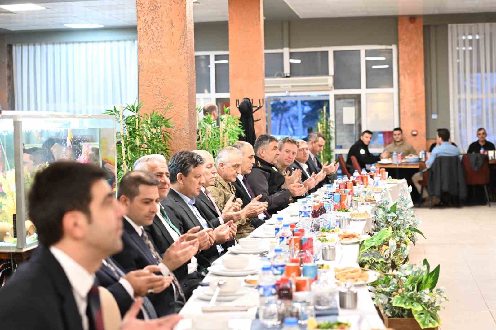A&ccedil;ık Ceza İnfaz Kurumu&rsquo;nda iftar

