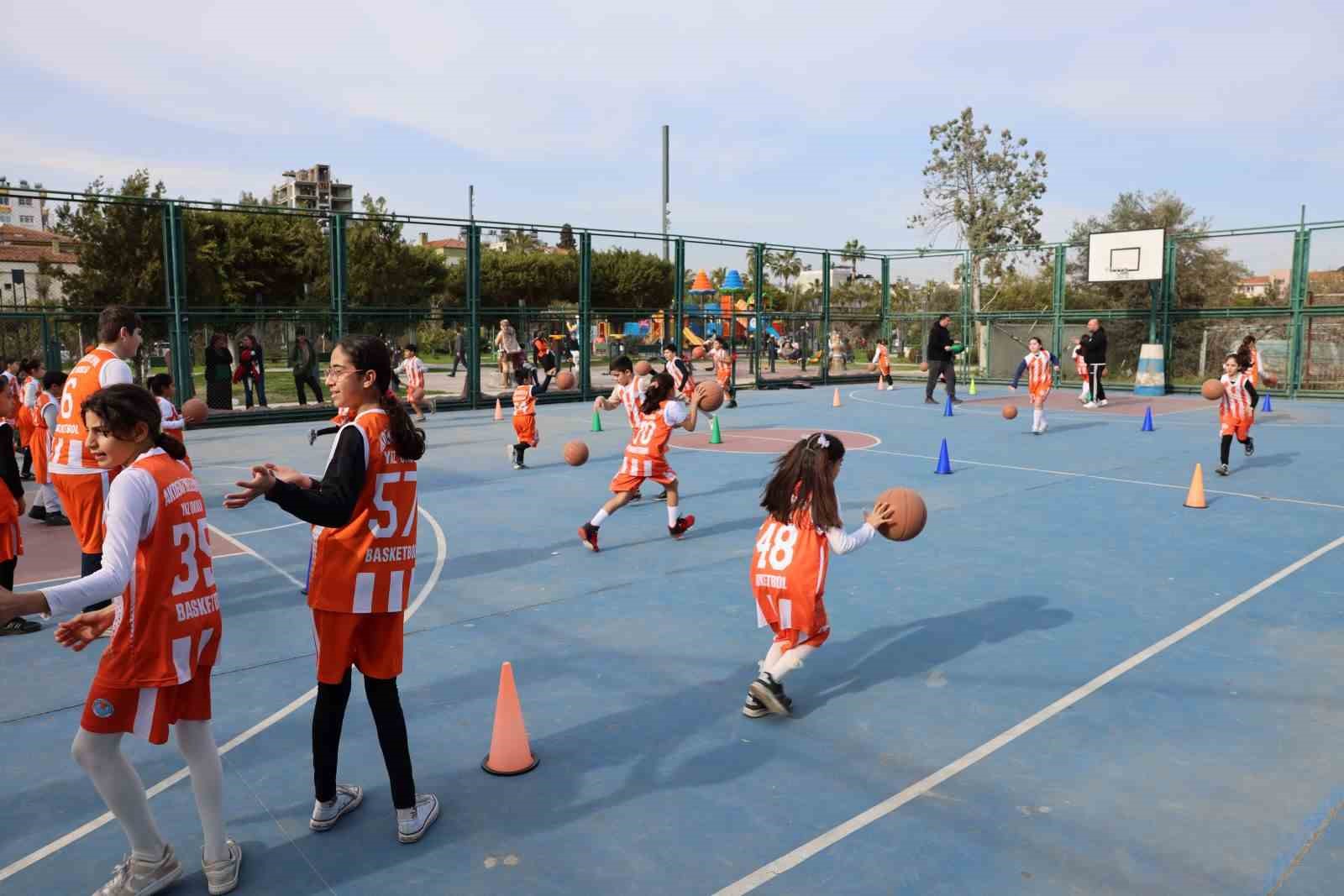 Geleceğin basketbolcuları Akdeniz&rsquo;de yetişiyor
