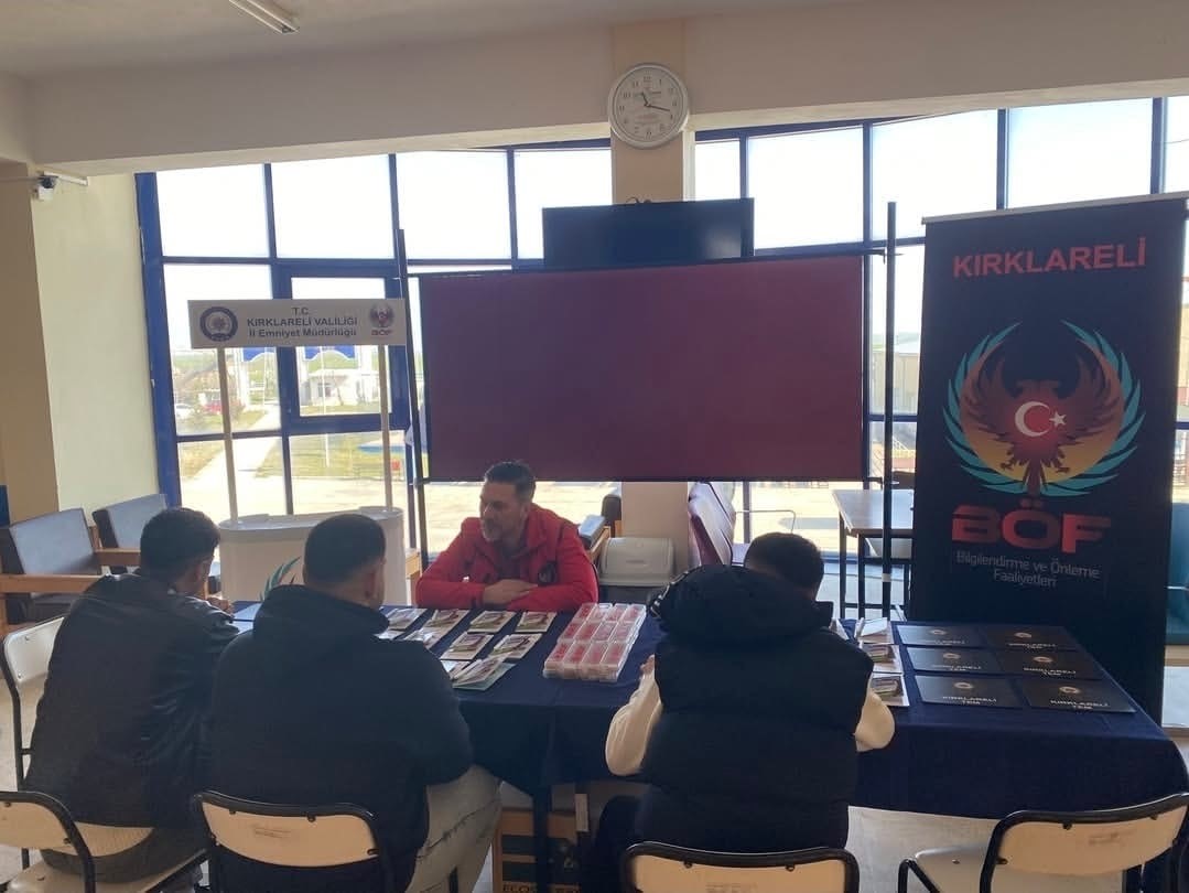 Babaeski&rsquo;de &uuml;niversite &ouml;ğrencilerine ter&ouml;rle m&uuml;cadele bilgilendirmesi
