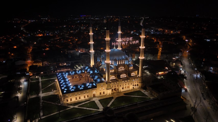 Selimiye Camii&rsquo;nde mahya mesajı değişti: 