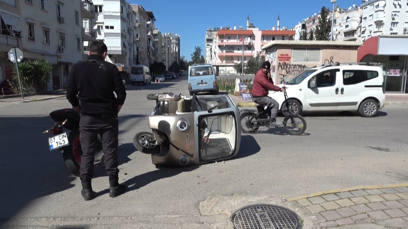 Kepez&rsquo;de motosikletler &ccedil;arpıştı: 1 yaralı
