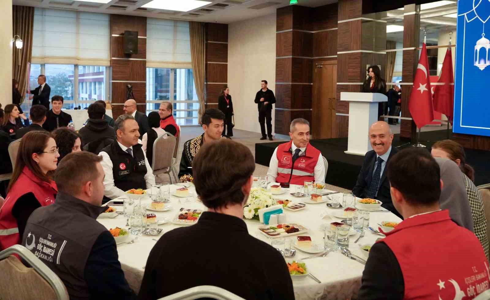 G&ouml;&ccedil; İdaresi Başkanlığı uluslararası &ouml;ğrencilerle iftar yemeğinde bir araya geldi
