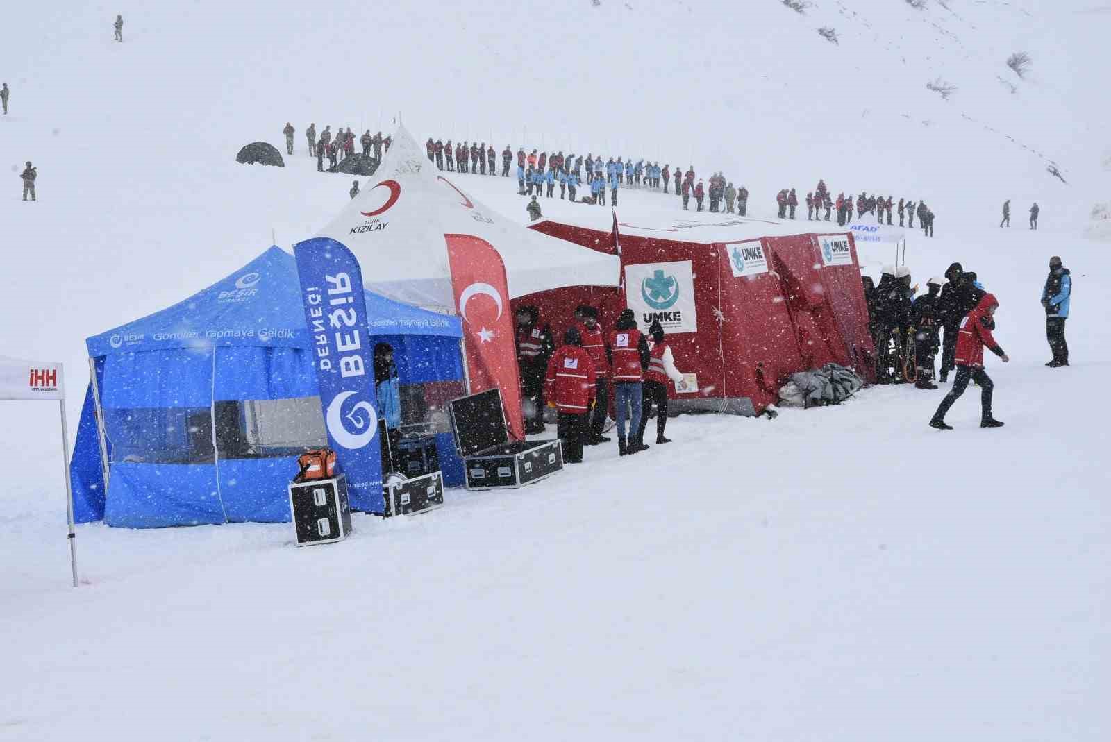 Bitlis’te çığ tatbikatı gerçeğini aratmadı