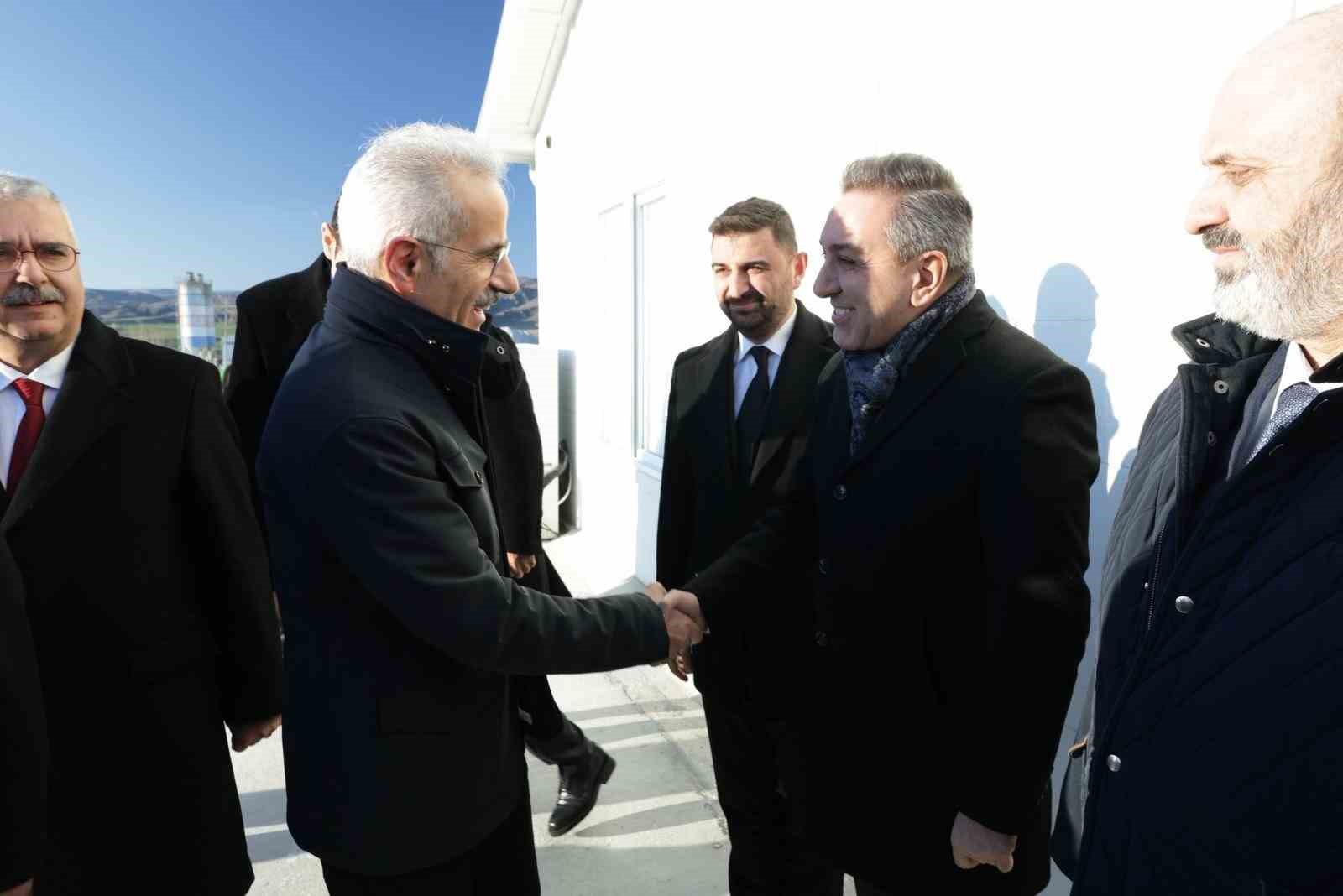 Bakan Uraloğlu: "Delice-&Ccedil;orum Hızlı Tren Hattı&rsquo;nda fiziki ilerleme y&uuml;zde 25&rsquo;e yaklaştı"
