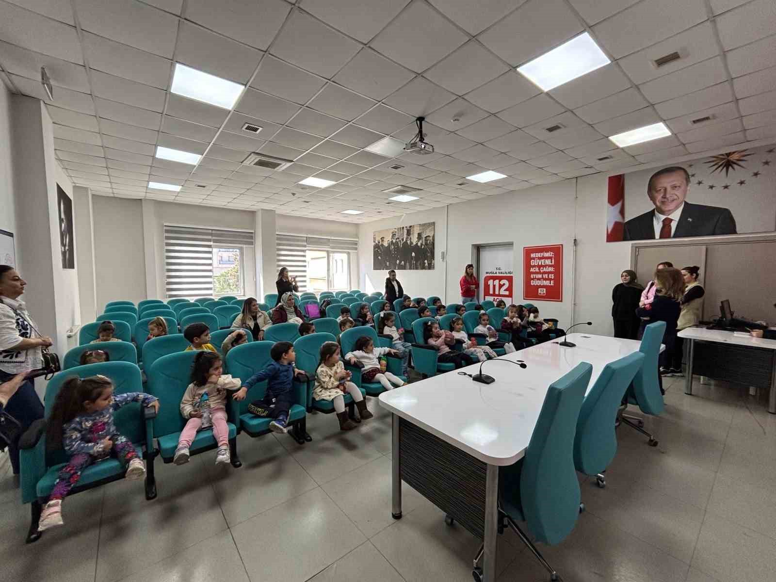 Muğla&rsquo;da minik &ouml;ğrenciler 112 ile tanıştı
