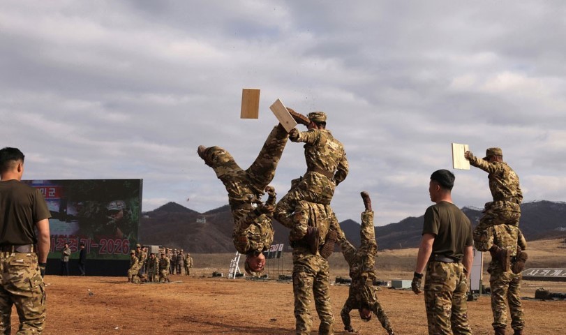 Kuzey Kore dev savaş gemisinden f&uuml;ze denemesi yaptı