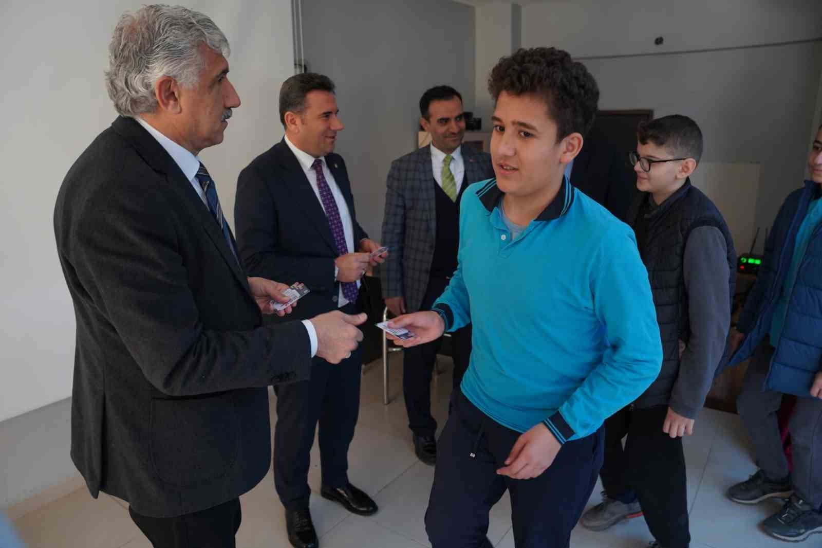 Kahta Belediyesi&rsquo;nden YKS ve LGS &ouml;ğrencilerine dijital destek
