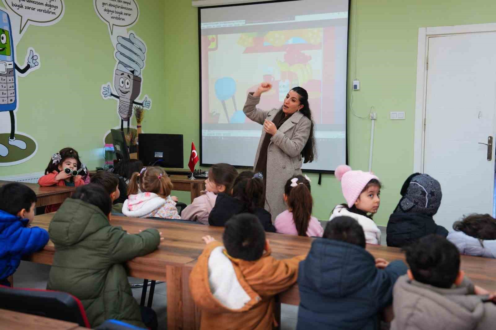 G&ouml;lbaşı&rsquo;nda miniklere geri d&ouml;n&uuml;ş&uuml;m ve sıfır atık anlatıldı
