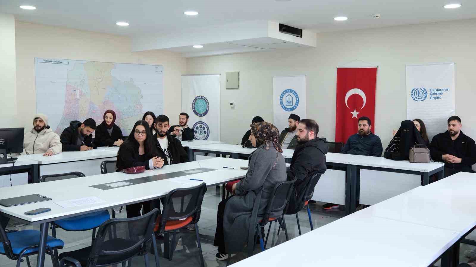 Gen&ccedil; &ccedil;iftlere &rsquo;aile&rsquo; eğitimi
