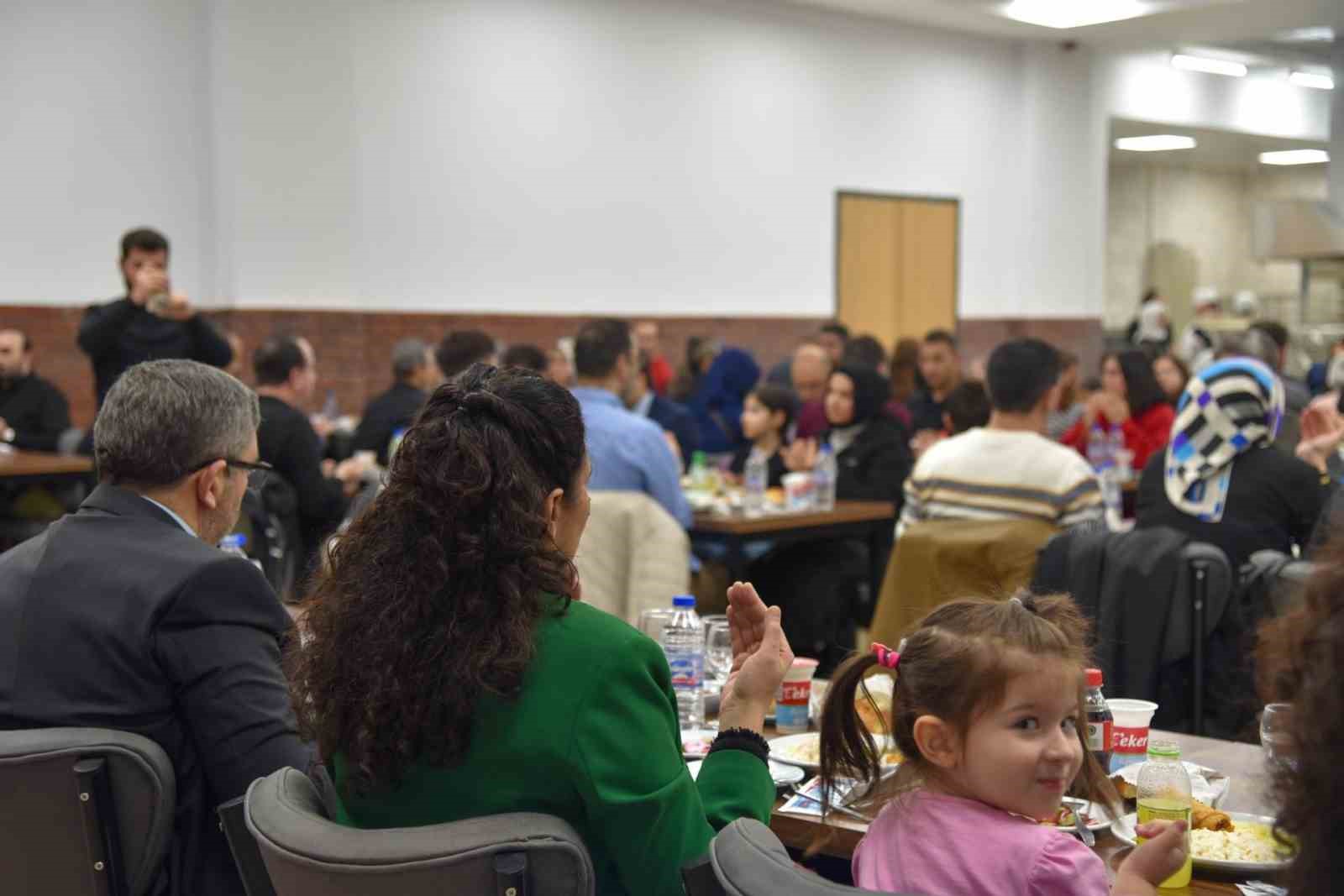 BŞE&Uuml; personeli iftar yemeğinde bir araya geldi
