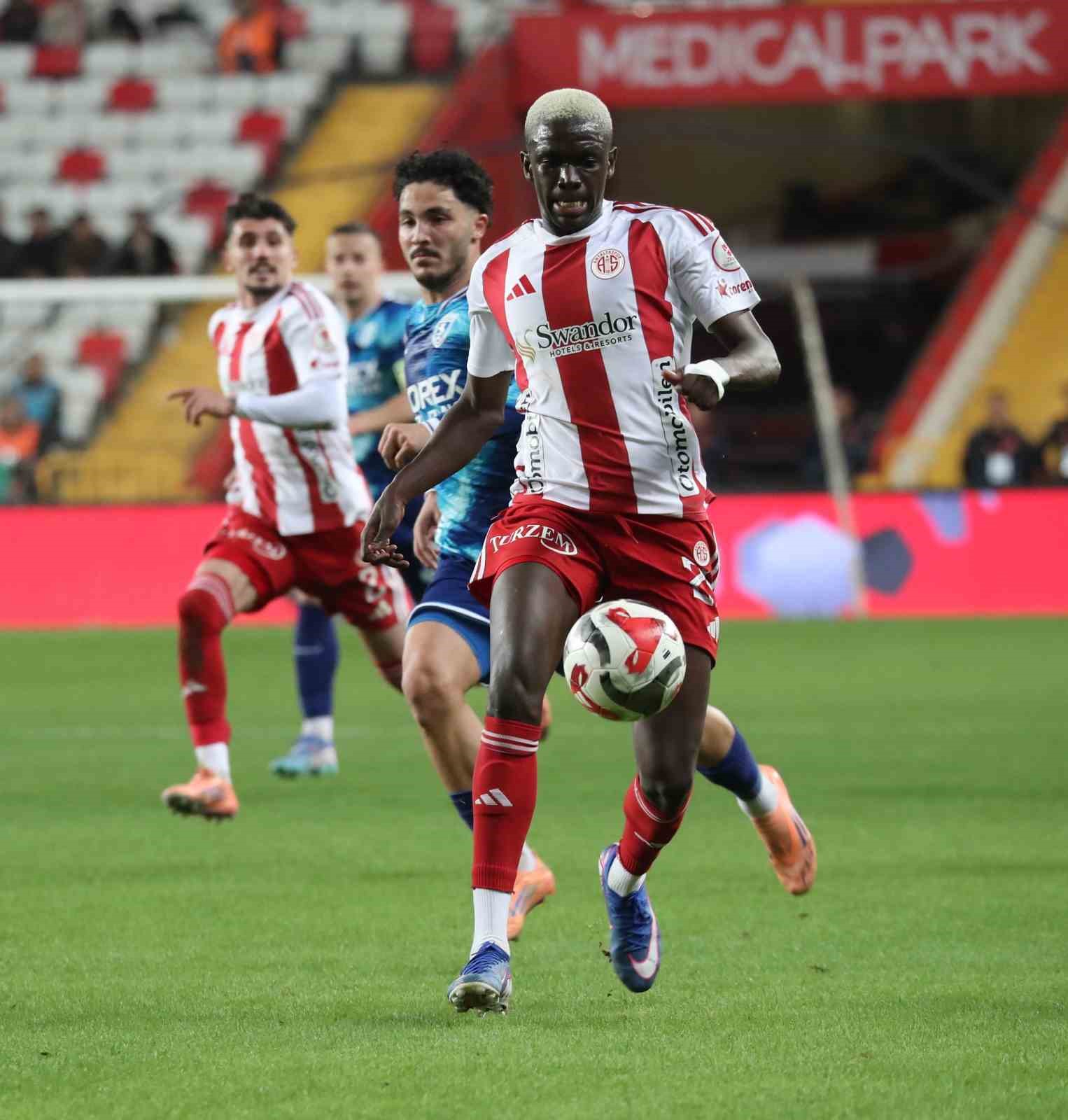 Ziraat T&uuml;rkiye Kupası: Antalyaspor: 0 - Samsunspor: 2 (Ma&ccedil; sonucu)
