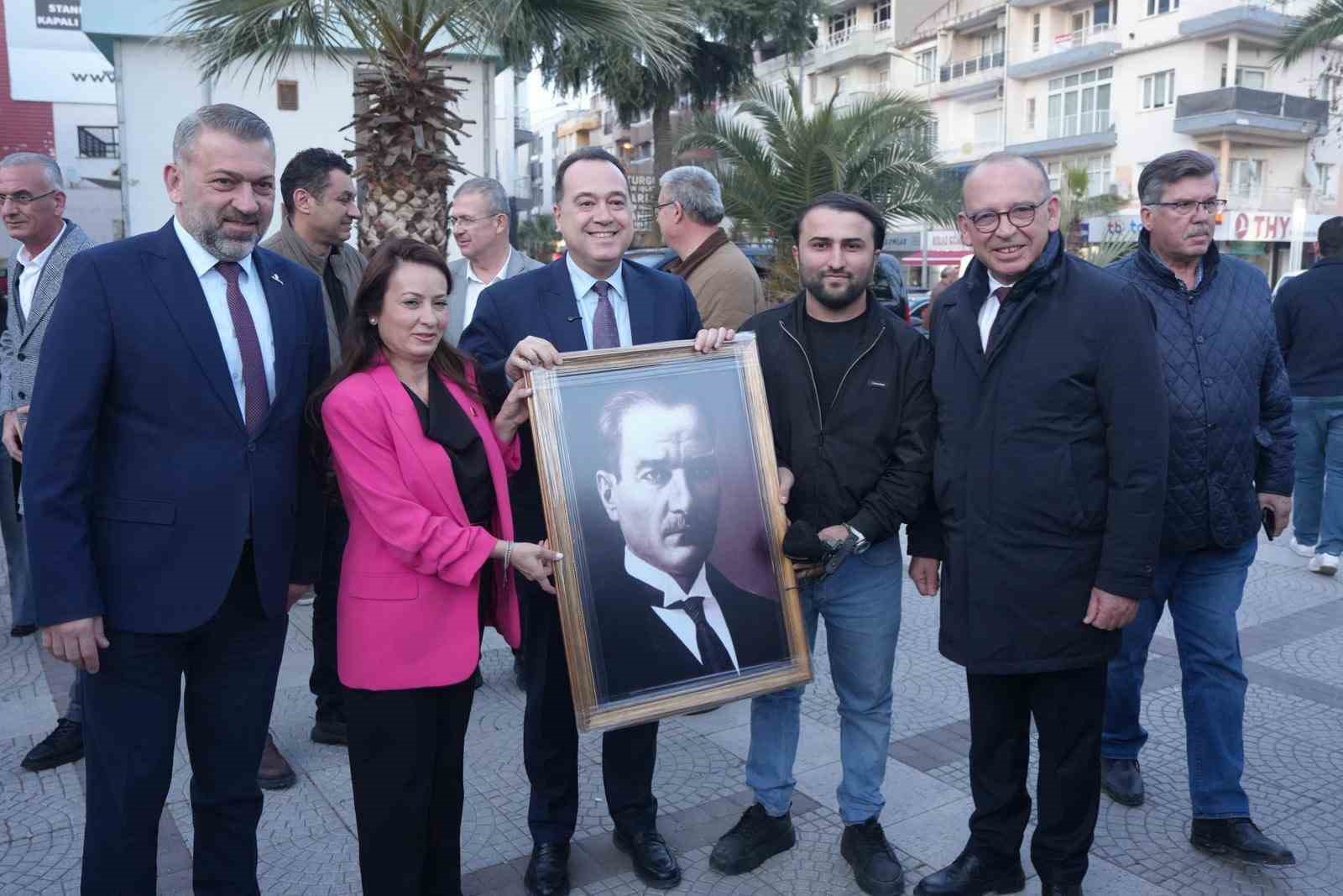 Turgutlu&rsquo;da y&uuml;zlerce kişi iftar sofrasında buluştu
