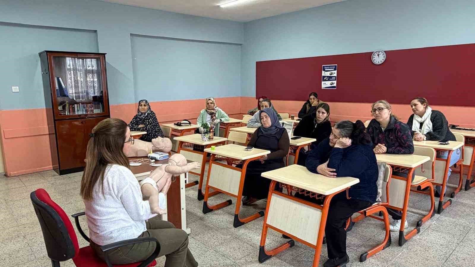 SODAM projesinde görevli kadınlara ilkyardım eğitimi