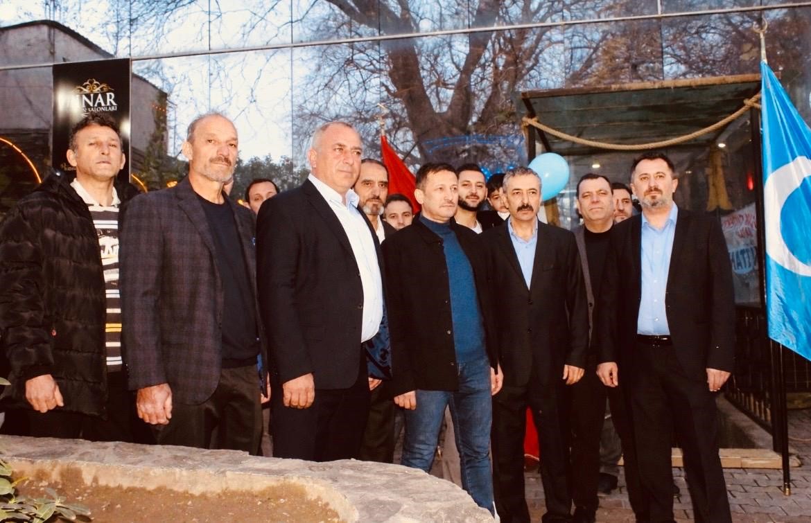 İzmir&rsquo;de yaşayan Karamancalılar iftar sofrasında buluştu
