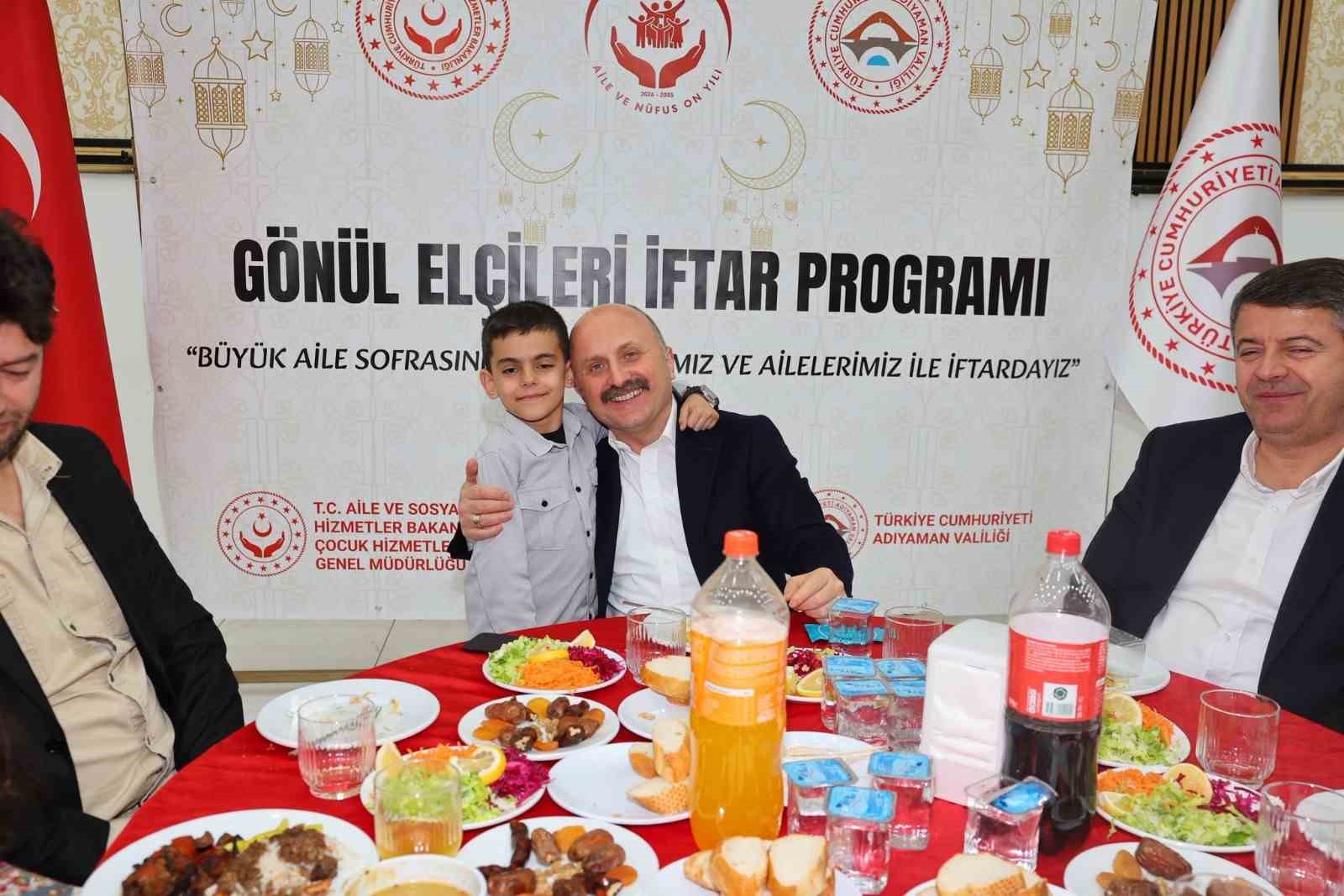 Yetim aileler iftar programında buluştu