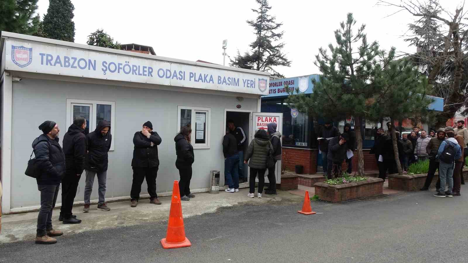 Trabzon&rsquo;da APP plaka kuyruğu
