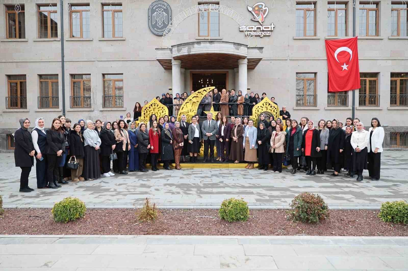 Melikgazi Belediyesi&rsquo;nden Kadınlar G&uuml;n&uuml;&rsquo;ne &ouml;zel el emeği sergi
