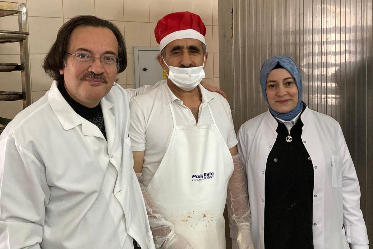 Ramazan pidesinin &uuml;retimini yerinde g&ouml;rd&uuml;ler
