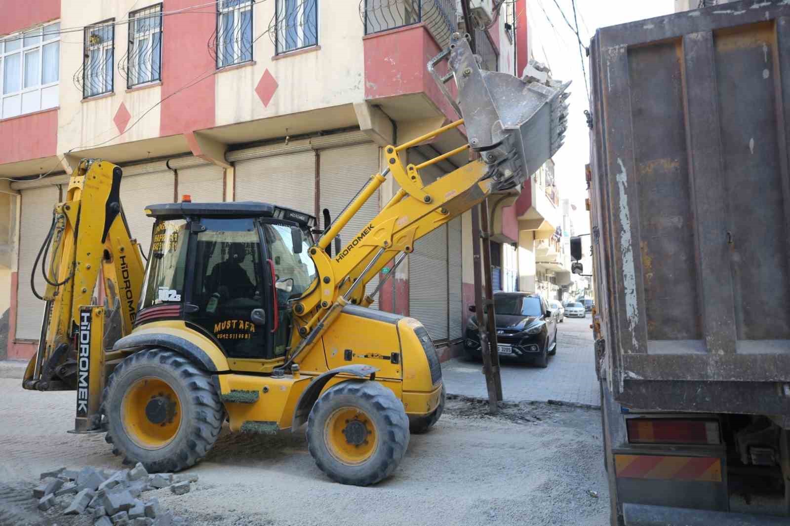 Eyyübiye’de yol ve parklar yenileniyor