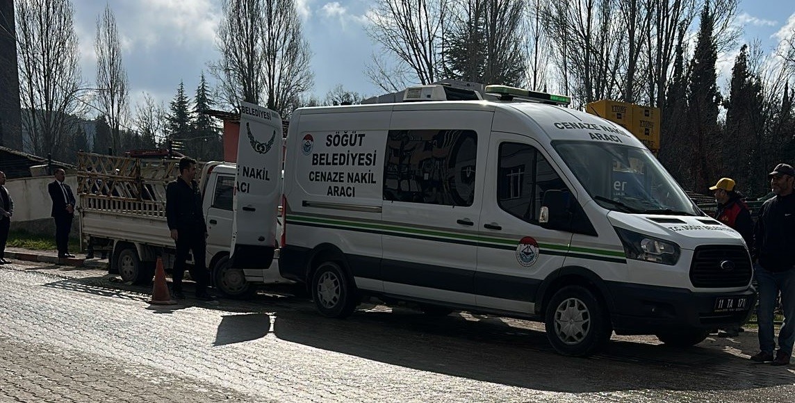 Sınıf &ouml;ğretmeni arabasında &ouml;l&uuml; bulundu
