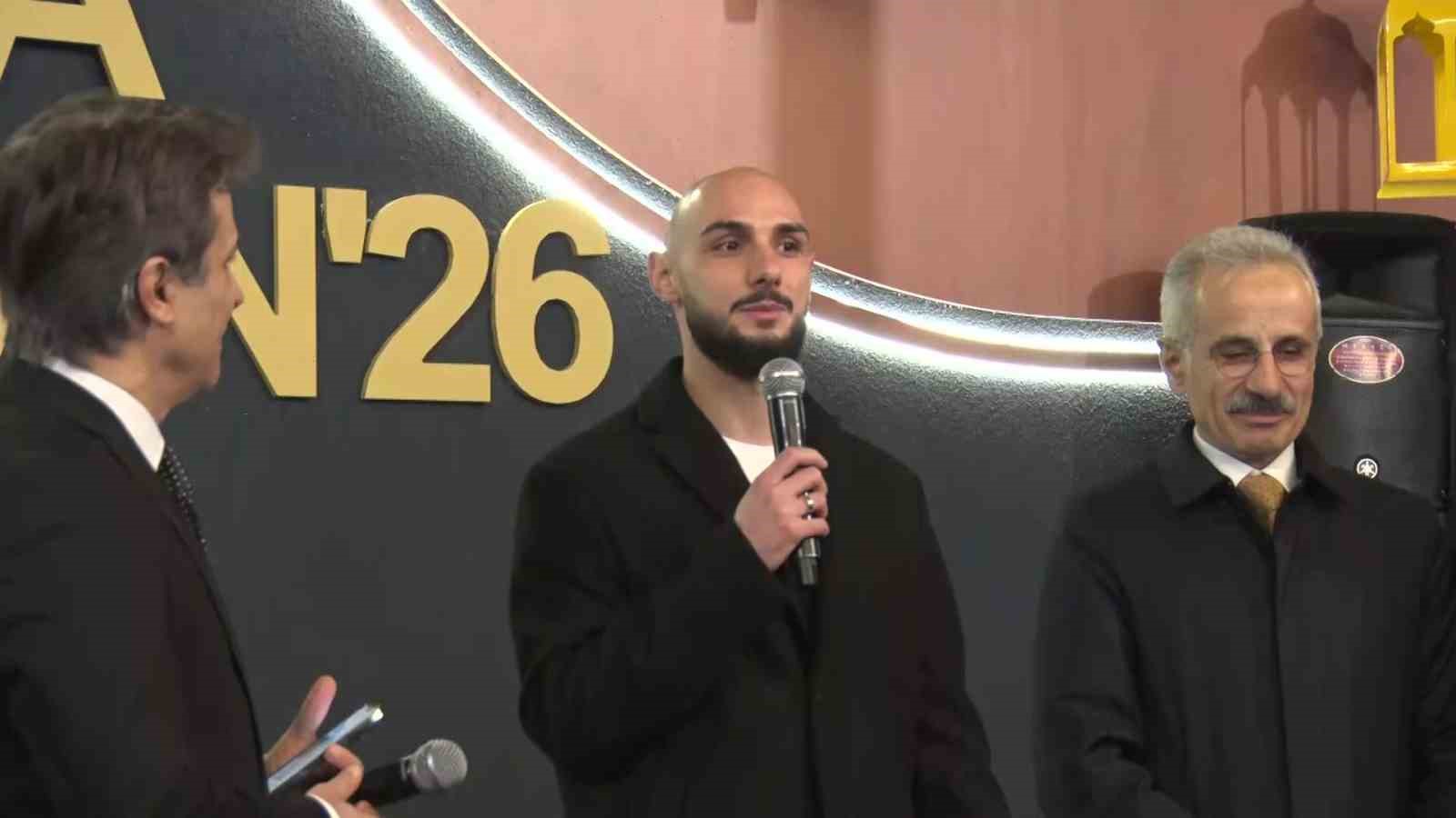 AK Parti İstanbul Milletvekili Derya Ayaydın&rsquo;dan, gen&ccedil;lere milli futbolcuyla s&uuml;rpriz ziyaret
