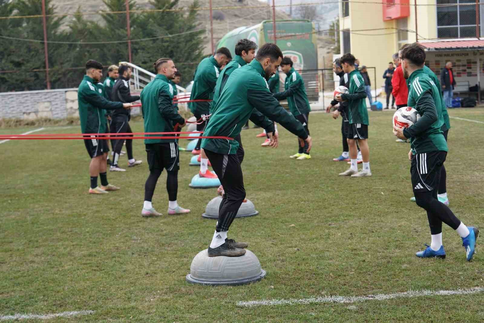 Yeşilyurtspor Teknik Direkt&ouml;r&uuml; Murat Yıldırım: "Takım hen&uuml;z y&uuml;zde 60 seviyesinde"
