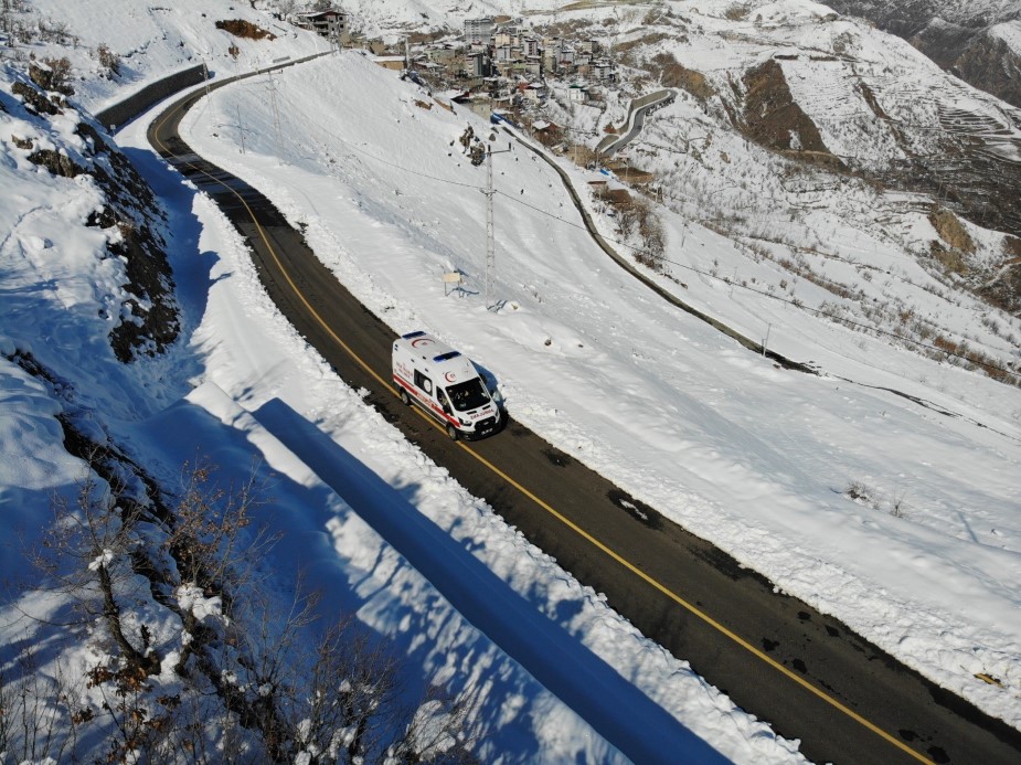 Siirt&rsquo;in tek kadın ambulans şof&ouml;r&uuml; zorlu coğrafyada hayat kurtarıyor