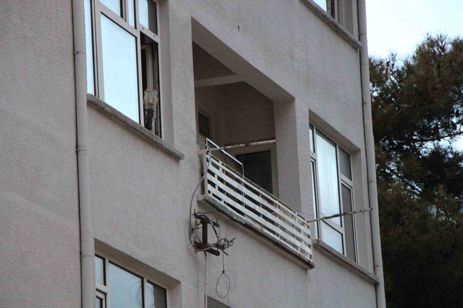 Evinde sahte i&ccedil;ki i&ccedil;ti, saatler sonra &ouml;l&uuml; bulundu
