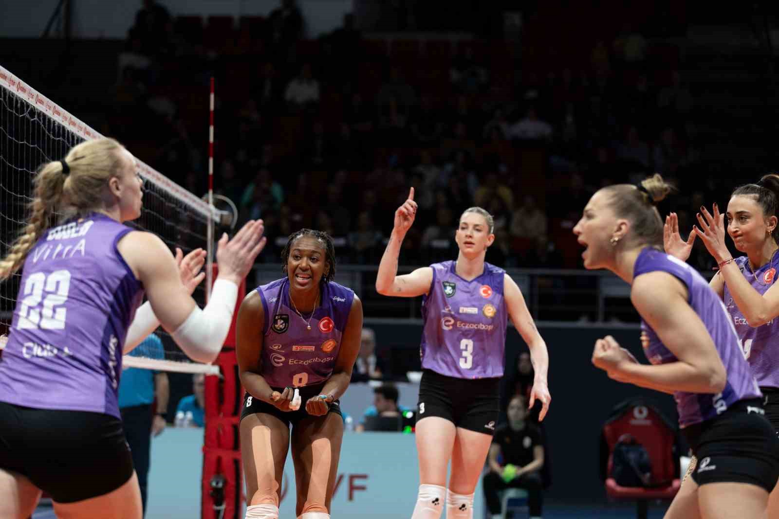 5 setlik derbinin galibi Eczacıbaşı Dynavit
