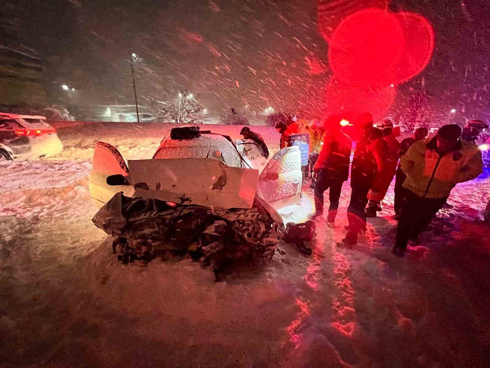 Bitlis’te trafik kazası: 2’si çocuk 7 kişi yaralandı